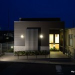 診療施設の竣工写真_外観正面_夜景：神奈川県平塚市の建築写真